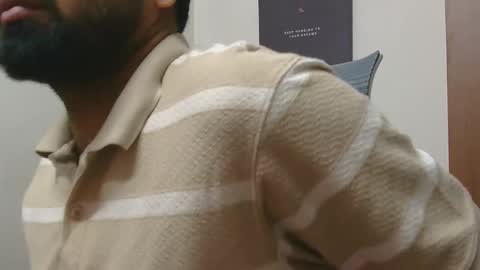 Snapshot of lovehairyindian chatting on 11.30.25 Indian hairy online show from 11.30.25