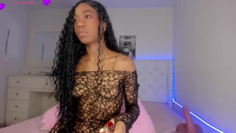 Snapshot of loveit_hermione chatting on 10.26.25 Val online show from 10.26.25