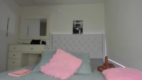 Snapshot of loveit_hermione chatting on 12.05.25 Val online show from 12.05.25