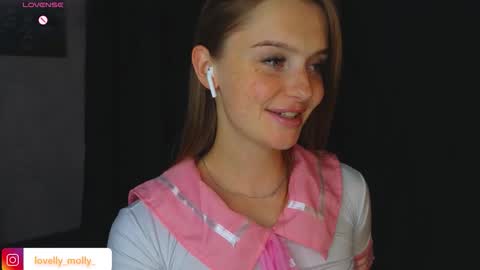 Snapshot of lovelly_molly chatting on 11.09.25 Molly online show from 11.09.25