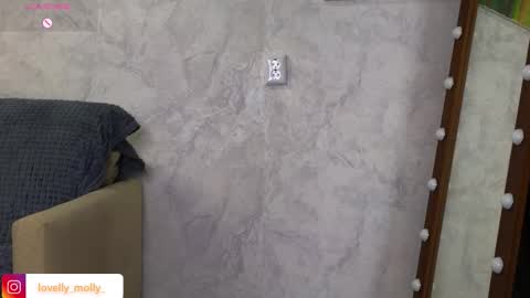 Snapshot of lovelly_molly chatting on 12.18.25 Molly online show from 12.18.25