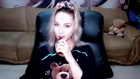 Snapshot of lovellymalina chatting on 12.03.24 private open online show from 12.03.24
