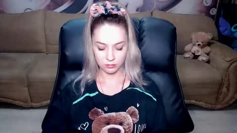 Snapshot of lovellymalina chatting on 12.03.24 private open online show from 12.03.24