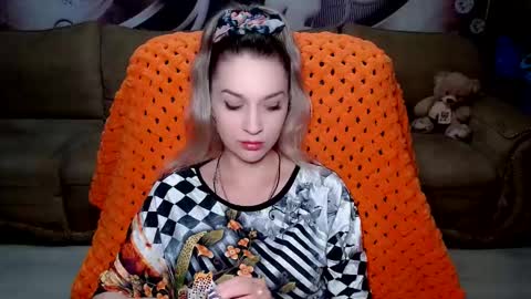 Snapshot of lovellymalina chatting on 12.10.24 private open online show from 12.10.24