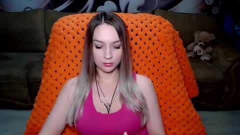 Snapshot of lovellymalina chatting on 12.13.24 private open online show from 12.13.24