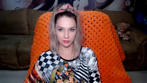 Snapshot of lovellymalina chatting on 12.14.24 private open online show from 12.14.24
