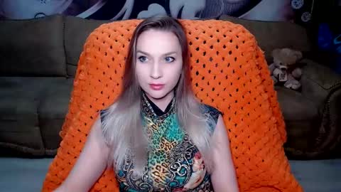Snapshot of lovellymalina chatting on 12.15.24 private open online show from 12.15.24