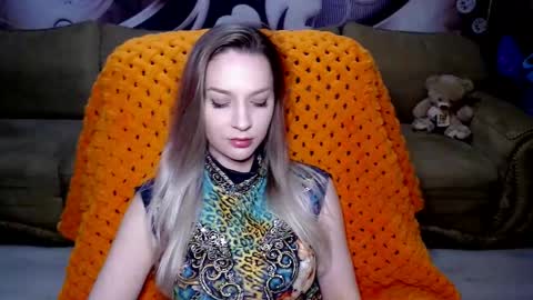 Snapshot of lovellymalina chatting on 12.15.24 private open online show from 12.15.24