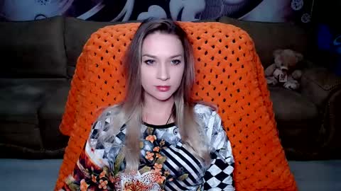 Snapshot of lovellymalina chatting on 12.21.24 private open online show from 12.21.24
