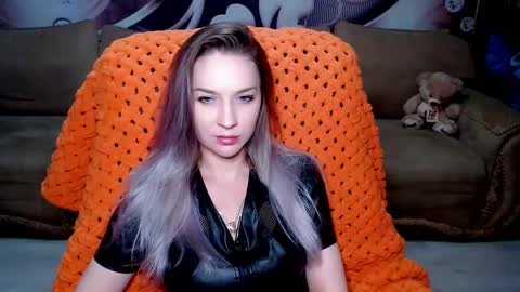 Snapshot of lovellymalina chatting on 12.26.24 private open online show from 12.26.24