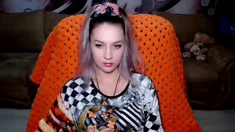 Snapshot of lovellymalina chatting on 12.27.24 private open online show from 12.27.24