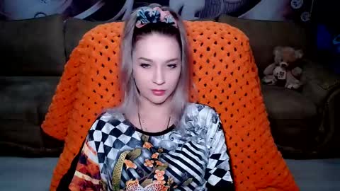 Snapshot of lovellymalina chatting on 12.29.24 private open online show from 12.29.24