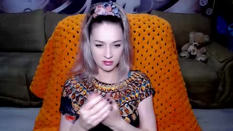 Snapshot of lovellymalina chatting on 12.30.24 private open online show from 12.30.24