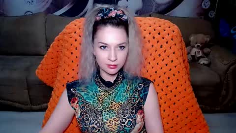 Snapshot of lovellymalina chatting on 01.01.25 private open online show from 01.01.25