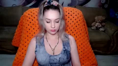 Snapshot of lovellymalina chatting on 01.03.25 private open online show from 01.03.25