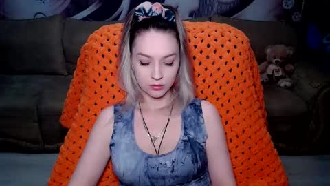 Snapshot of lovellymalina chatting on 01.03.25 private open online show from 01.03.25