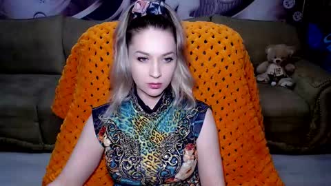Snapshot of lovellymalina chatting on 01.05.25 private open online show from 01.05.25