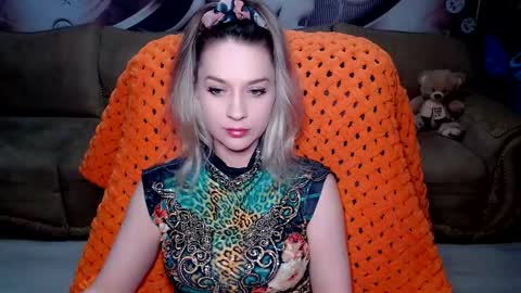 Snapshot of lovellymalina chatting on 01.05.25 private open online show from 01.05.25