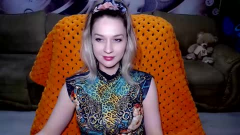 Snapshot of lovellymalina chatting on 01.12.25 private open online show from 01.12.25