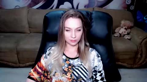 Snapshot of lovellymalina chatting on 01.13.25 private open online show from 01.13.25