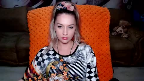 Snapshot of lovellymalina chatting on 01.28.25 private open online show from 01.28.25