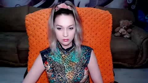 Snapshot of lovellymalina chatting on 02.01.25 private open online show from 02.01.25