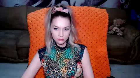 Snapshot of lovellymalina chatting on 02.01.25 private open online show from 02.01.25