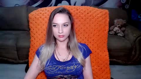 Snapshot of lovellymalina chatting on 02.04.25 private open online show from 02.04.25
