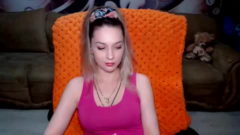Snapshot of lovellymalina chatting on 02.05.25 private open online show from 02.05.25