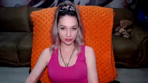 Snapshot of lovellymalina chatting on 02.10.25 private open online show from 02.10.25
