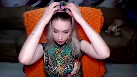 Snapshot of lovellymalina chatting on 02.16.25 private open online show from 02.16.25