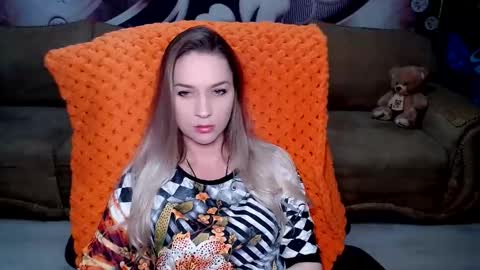 Snapshot of lovellymalina chatting on 02.17.25 private open online show from 02.17.25