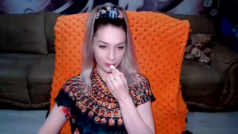 Snapshot of lovellymalina chatting on 03.01.25 private open online show from 03.01.25