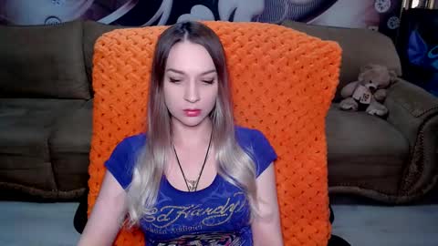 Snapshot of lovellymalina chatting on 03.03.25 private open online show from 03.03.25