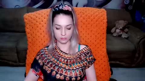 Snapshot of lovellymalina chatting on 03.04.25 private open online show from 03.04.25