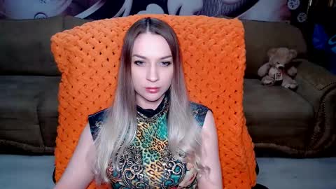 Snapshot of lovellymalina chatting on 03.05.25 private open online show from 03.05.25