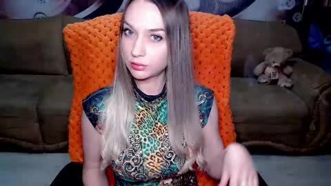 Snapshot of lovellymalina chatting on 03.05.25 private open online show from 03.05.25