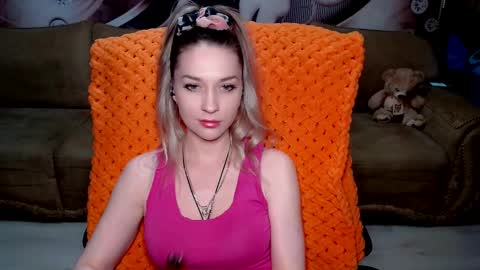 Snapshot of lovellymalina chatting on 03.06.25 private open online show from 03.06.25