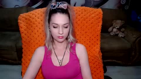Snapshot of lovellymalina chatting on 03.06.25 private open online show from 03.06.25