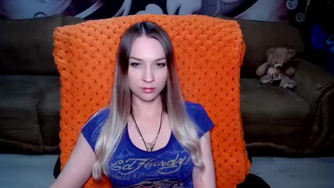 Snapshot of lovellymalina chatting on 03.08.25 private open online show from 03.08.25