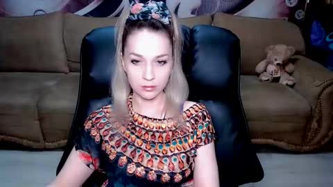 Snapshot of lovellymalina chatting on 03.09.25 private open online show from 03.09.25
