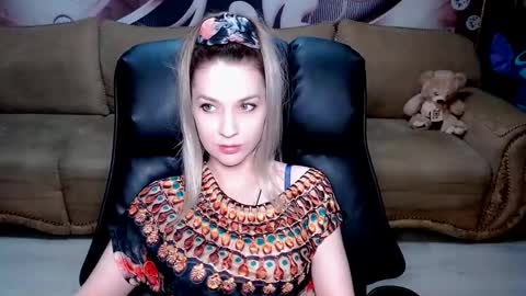 Snapshot of lovellymalina chatting on 03.09.25 private open online show from 03.09.25