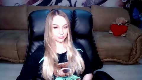Snapshot of lovellymalina chatting on 09.13.25 private open online show from 09.13.25