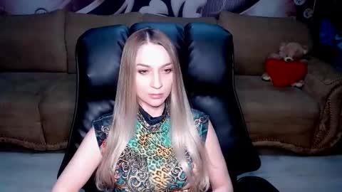Snapshot of lovellymalina chatting on 09.20.25 private open online show from 09.20.25