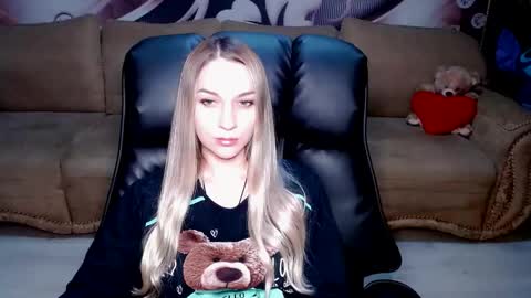 Snapshot of lovellymalina chatting on 10.07.25 private open online show from 10.07.25
