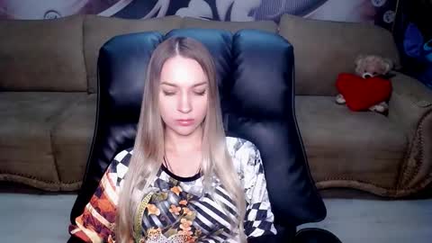 Snapshot of lovellymalina chatting on 11.10.25 private open online show from 11.10.25