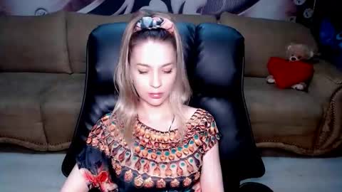 Snapshot of lovellymalina chatting on 12.02.25 private open online show from 12.02.25