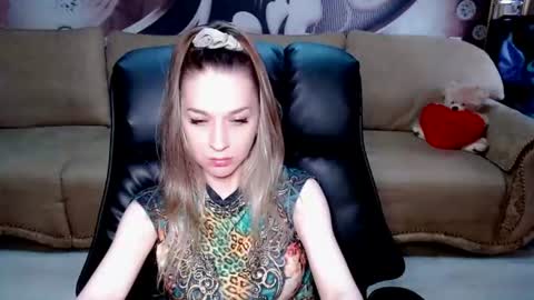 Snapshot of lovellymalina chatting on 06.10.26 private open online show from 06.10.26
