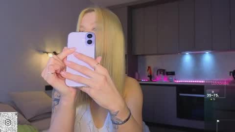 Snapshot of lovely_babyy chatting on 06.02.26 Jenny online show from 06.02.26