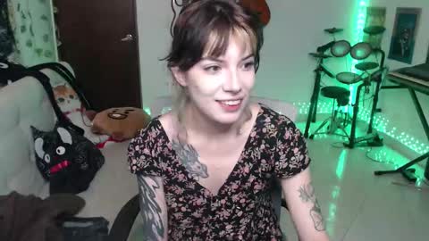 Snapshot of lovely_cass chatting on 10.28.25 Cassie online show from 10.28.25